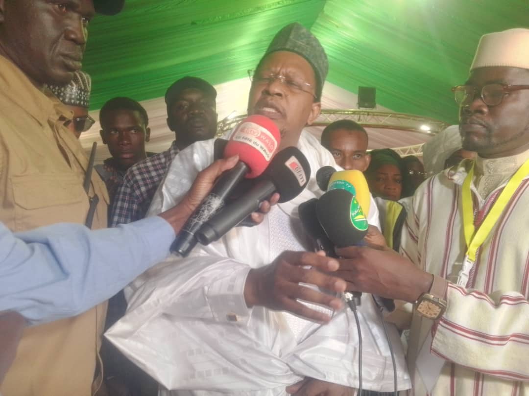 Ziarra annuelle de Thierno Mountaga Daha Tall :  Thierno Bassirou Mountaga Daha Tall, satisfait a prié pour la paix et la prospérité