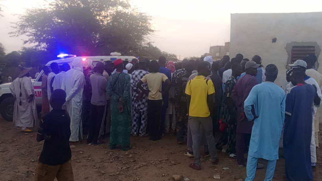 Podor – Meurtre de la lycéenne : une foule nombreuse et silencieuse à l&rsquo;enterrement d&rsquo;Aminata Sy à Ngaolé