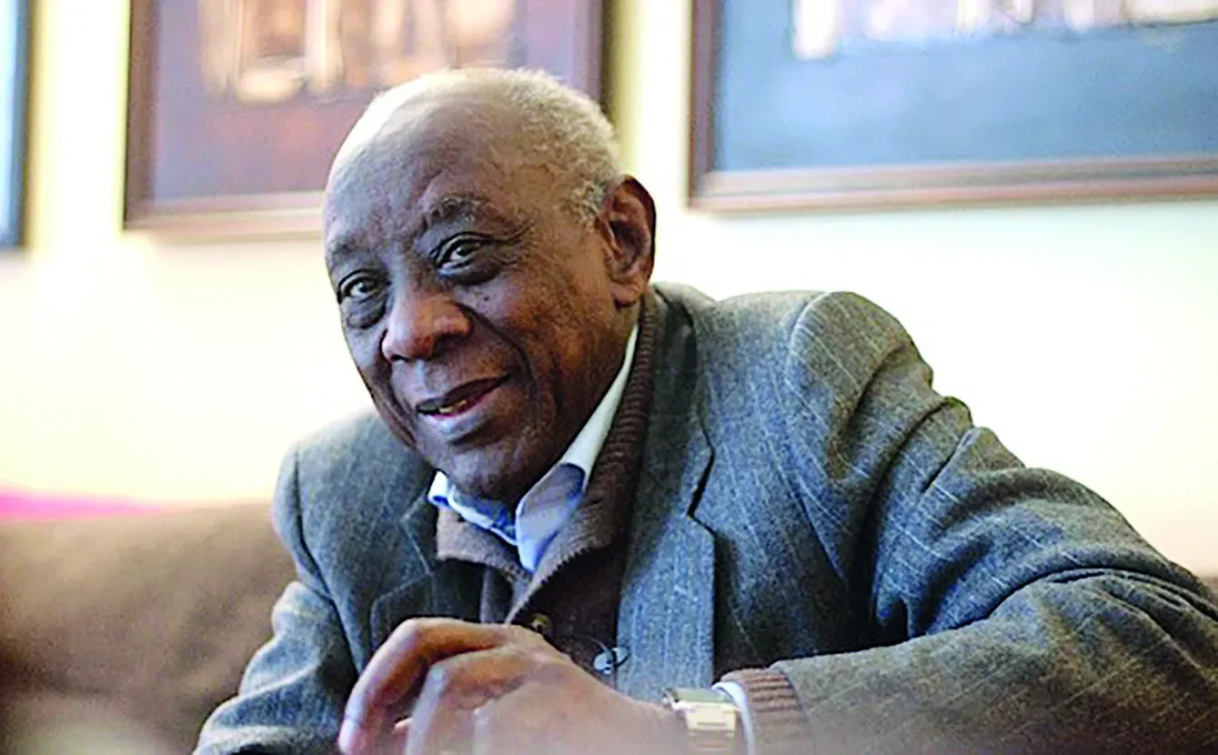 Hommage à Cheikh Hamidou Kane, la parole et l&rsquo;ombre lumineuse (Par Saidou Abdoul BA)